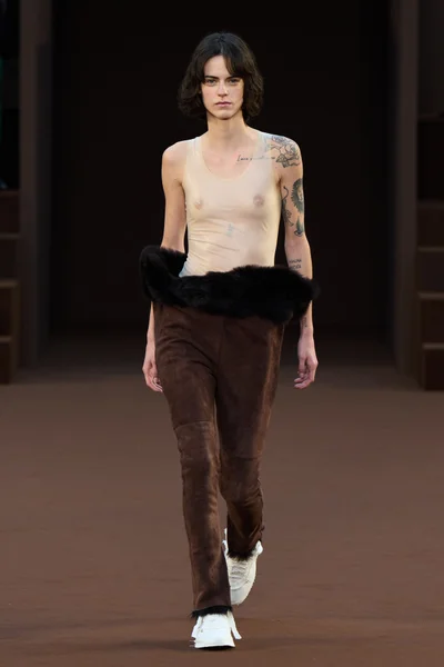 Look 18